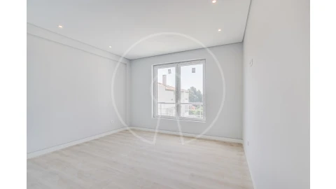 Apartamento T3 para Venda em Carcavelos e Parede
