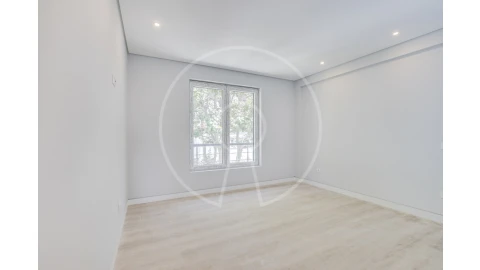 Apartamento T3 para Venda em Carcavelos e Parede