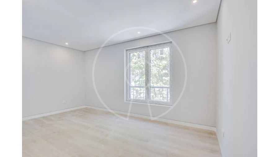 Apartamento T3 para Venda em Carcavelos e Parede Foto 17