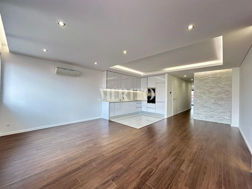 Apartamento T3 para Venda em Ramalde Foto 1