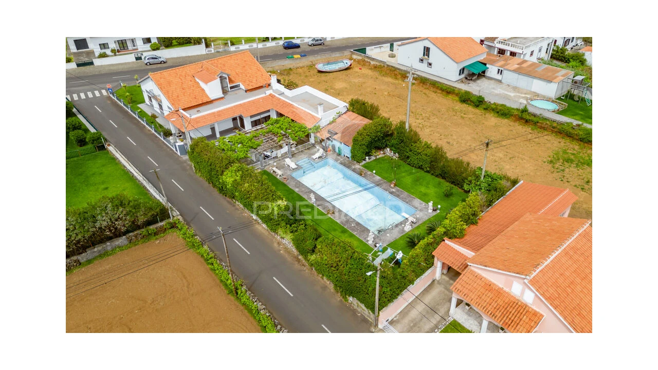 Moradia T4 para Venda em Angra (São Pedro) Foto 3