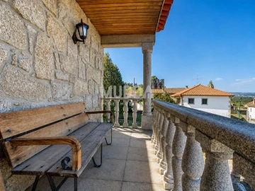 Moradia T3 para Venda em Santo Estêvão