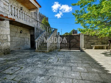 Moradia T3 para Venda em Santo Estêvão