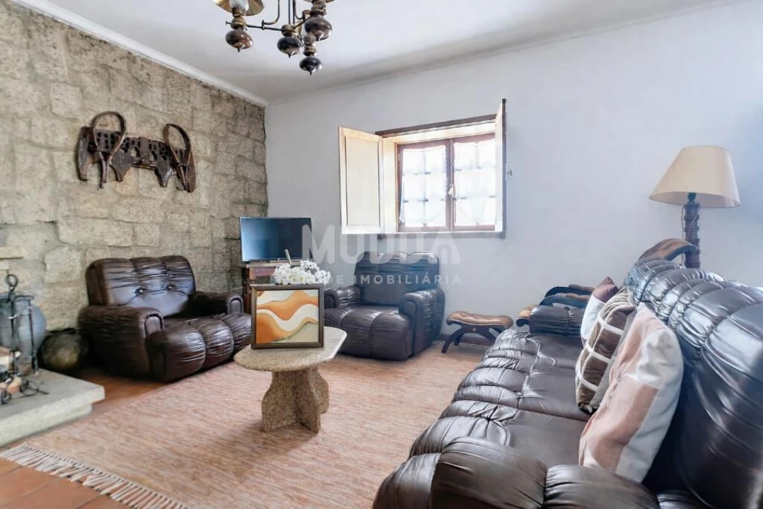 Moradia T3 para Venda em Santo Estêvão Foto 1