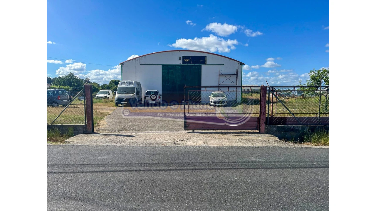 Armazém para Venda em Salvaterra de Magos e Foros de Salvaterra Foto 1