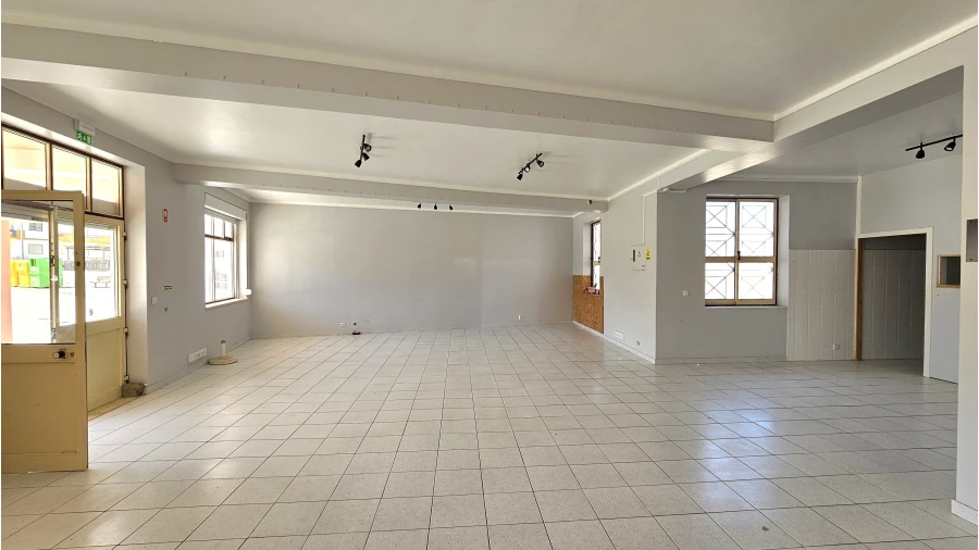 Loja para Arrendamento em Atouguia da Baleia Foto 8