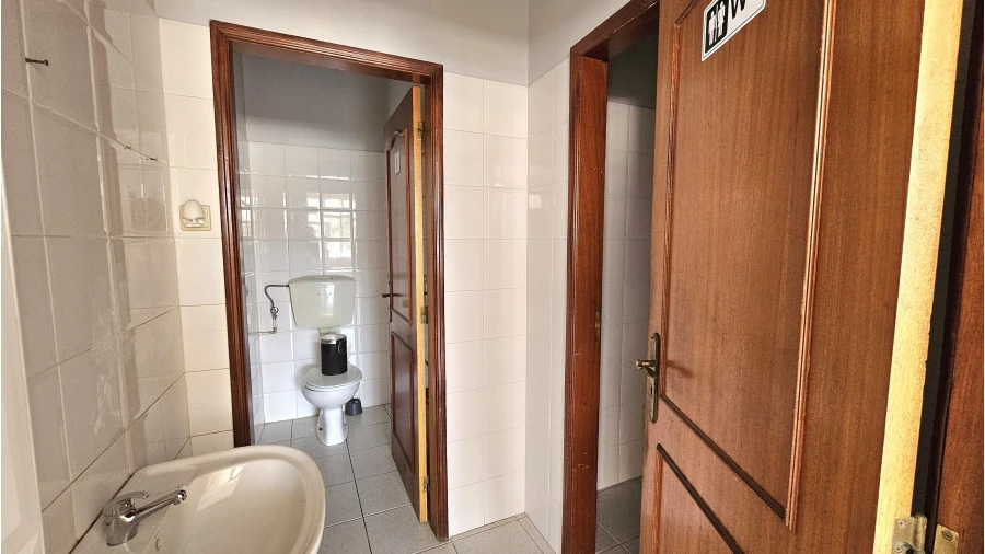 Loja para Arrendamento em Atouguia da Baleia Foto 12