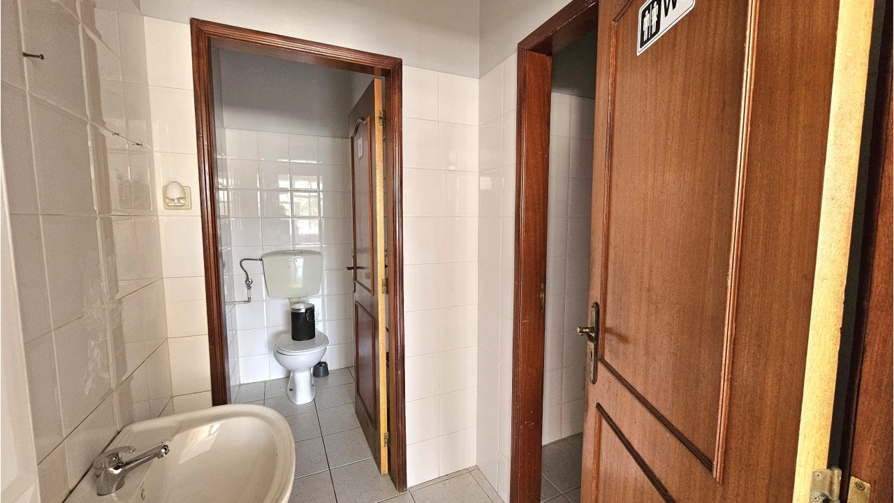 Loja para Arrendamento em Atouguia da Baleia Foto 12