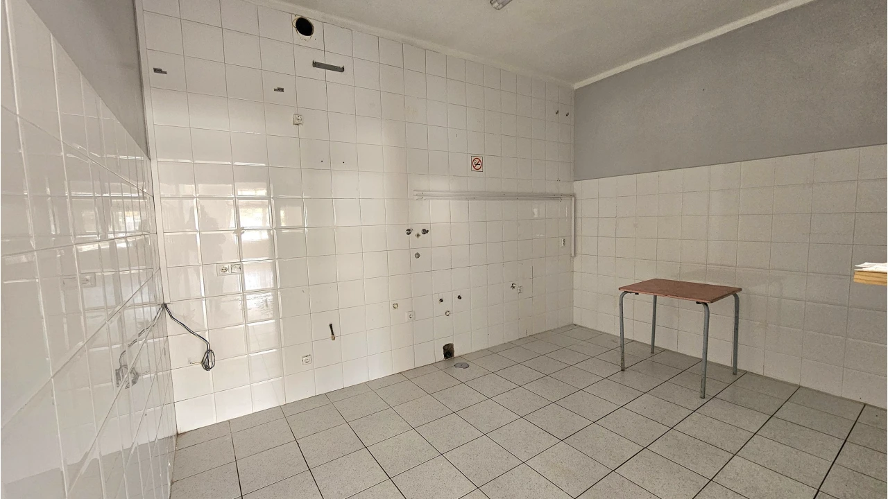 Loja para Arrendamento em Atouguia da Baleia Foto 11