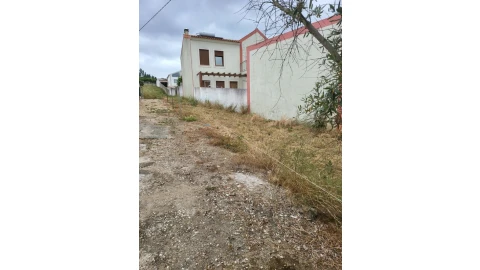 Moradia T2 para Venda em Alenquer (Santo Estêvão e Triana)