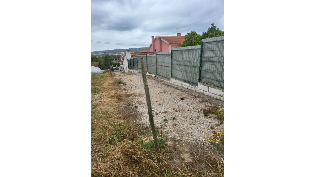 Moradia T2 para Venda em Alenquer (Santo Estêvão e Triana) Foto 1