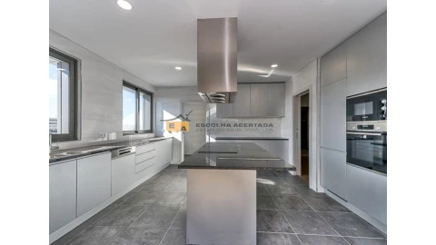 Apartamento T4 para Venda em Aldoar, Foz do Douro e Nevogilde