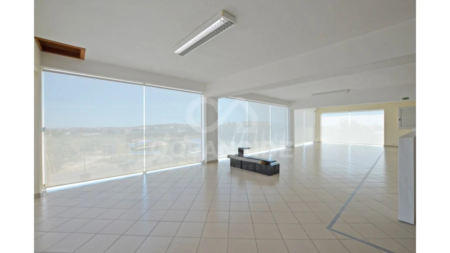 Loja para Arrendamento em São Domingos de Rana Foto 2