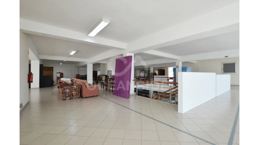 Loja para Arrendamento em São Domingos de Rana Foto 3