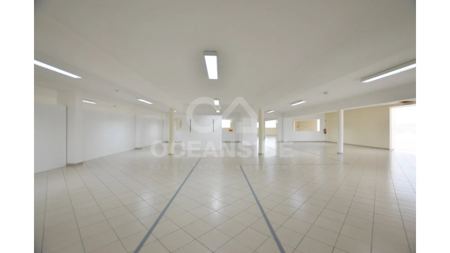 Loja para Arrendamento em São Domingos de Rana Foto 5