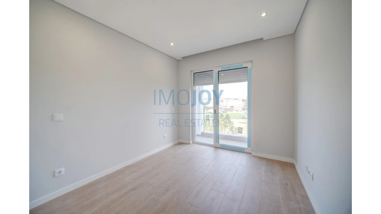 Apartamento T3 para Venda em Carcavelos e Parede Foto 17