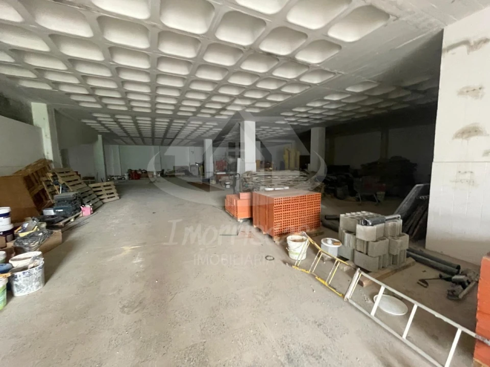 Armazém para Venda em Sacavém e Prior Velho Foto 5