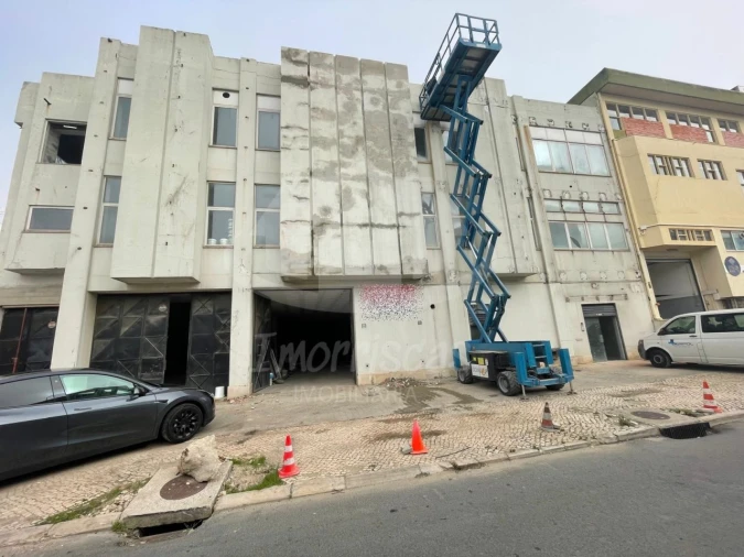 Armazém para Venda em Sacavém e Prior Velho