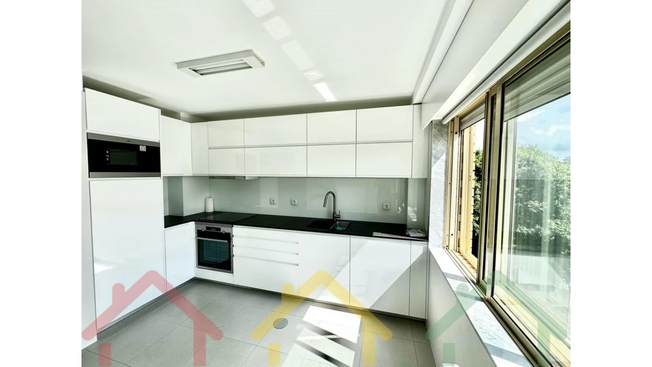 Apartamento T2 para Venda em Aldoar, Foz do Douro e Nevogilde Foto 5