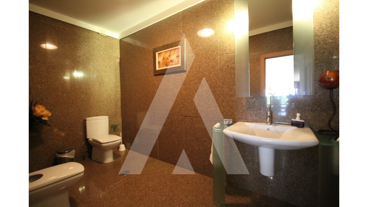 Moradia T4 para Venda em Tamengos, Aguim e Óis do Bairro Foto 58