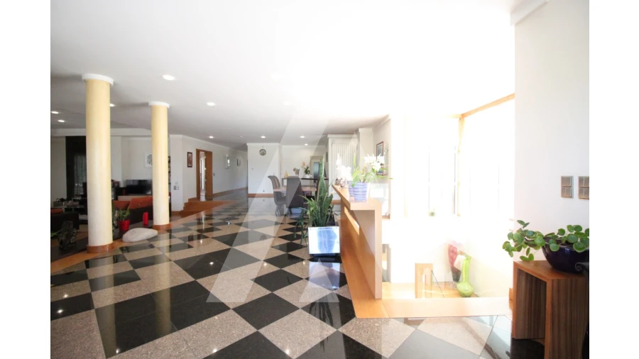 Moradia T4 para Venda em Tamengos, Aguim e Óis do Bairro Foto 8