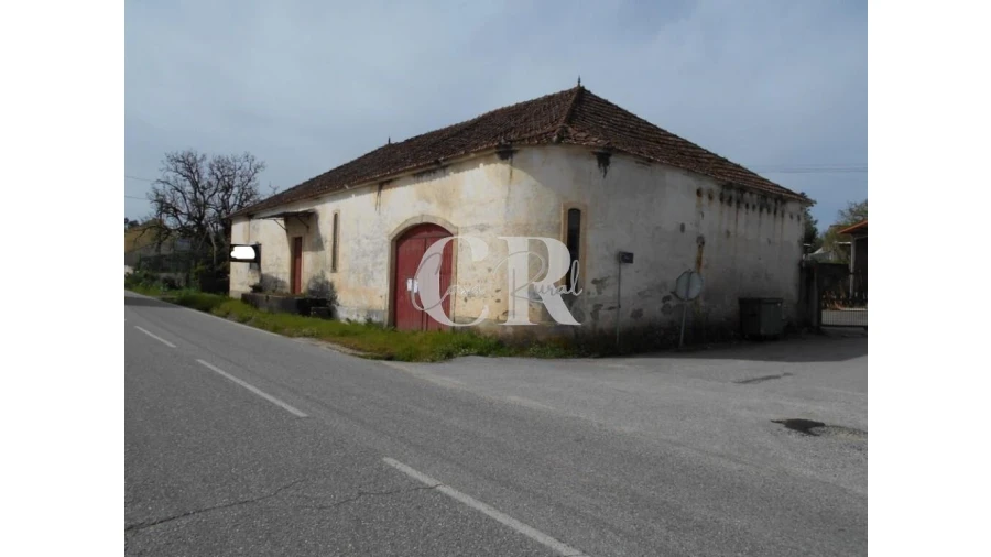 Armazém para Venda em Pousaflores