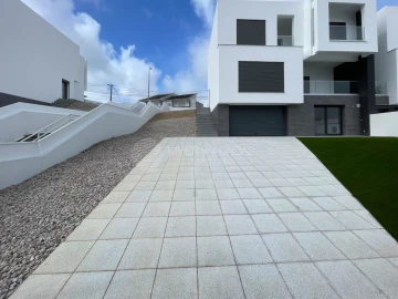 Moradia T4 para Venda em Corroios