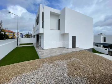 Moradia T4 para Venda em Corroios