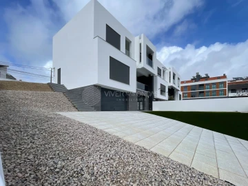 Moradia T4 para Venda em Corroios
