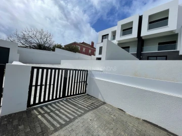 Moradia T4 para Venda em Corroios