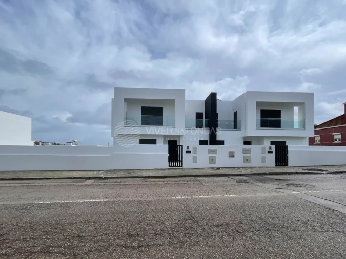 Moradia T4 para Venda em Corroios Foto 16