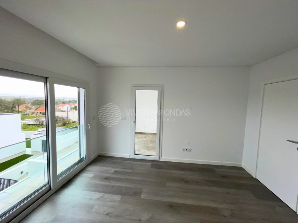 Moradia T4 para Venda em Corroios Foto 17