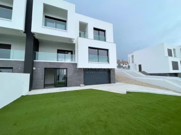 Moradia T4 para Venda em Corroios