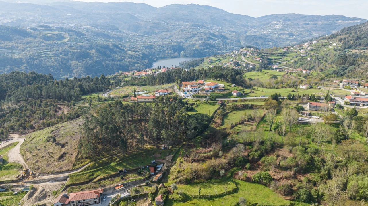 Terreno para Venda em Penhalonga e Paços de Gaiolo Foto 3