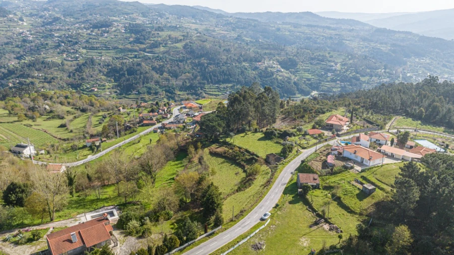 Terreno para Venda em Penhalonga e Paços de Gaiolo Foto 11