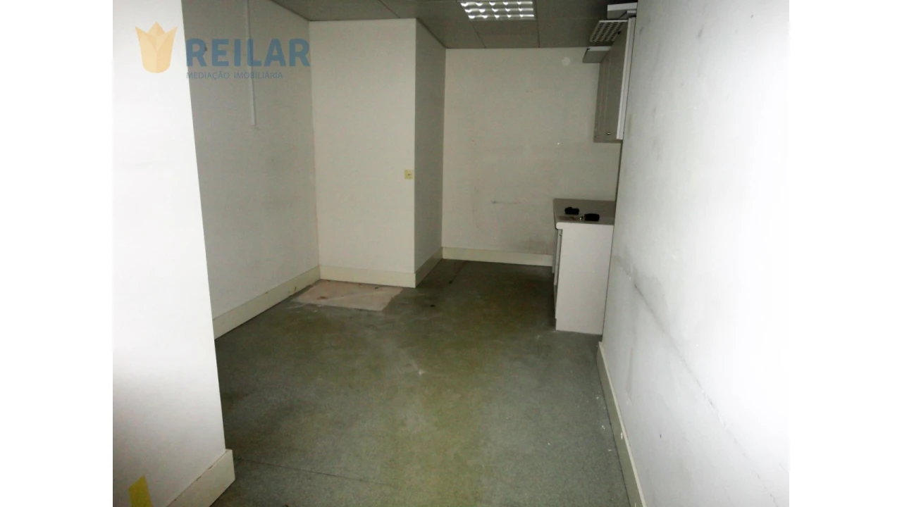 Loja para Venda em Póvoa de Santa Iria e Forte da Casa Foto 11