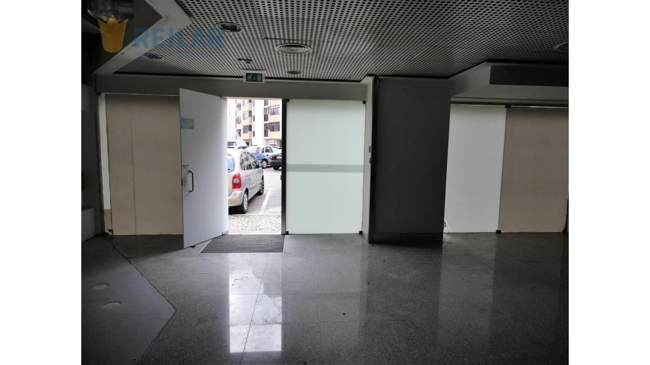 Loja para Arrendamento em Póvoa de Santa Iria e Forte da Casa Foto 5