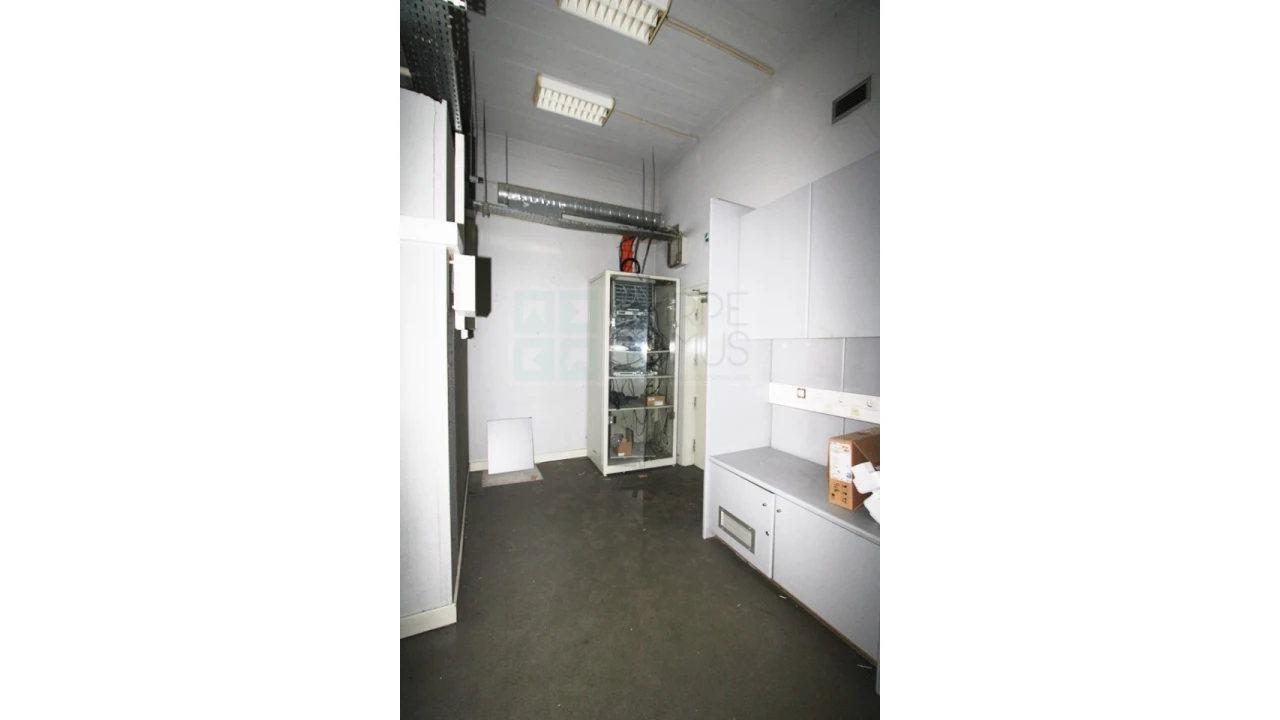 Loja para Venda em Amora Foto 18