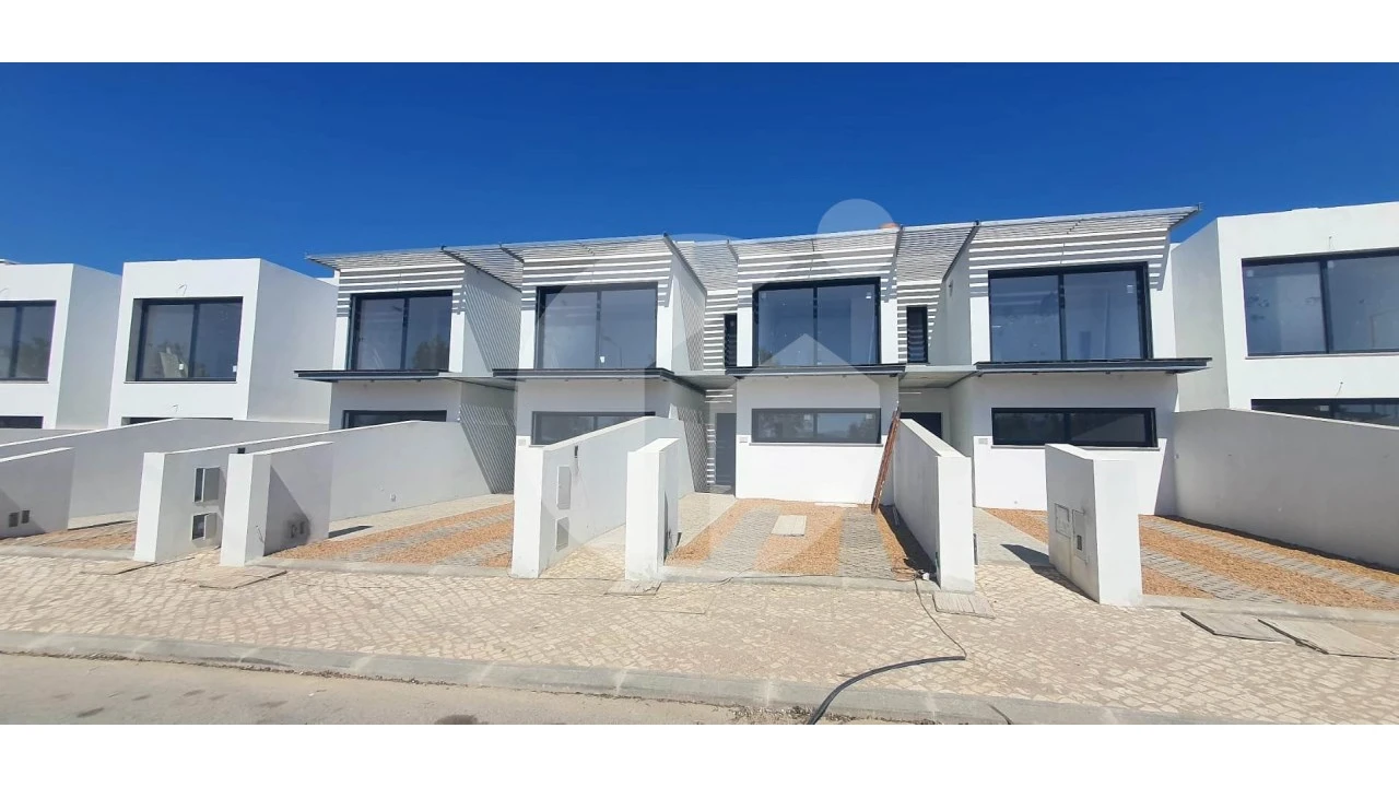 Moradia T3 para Venda em Quelfes Foto 2