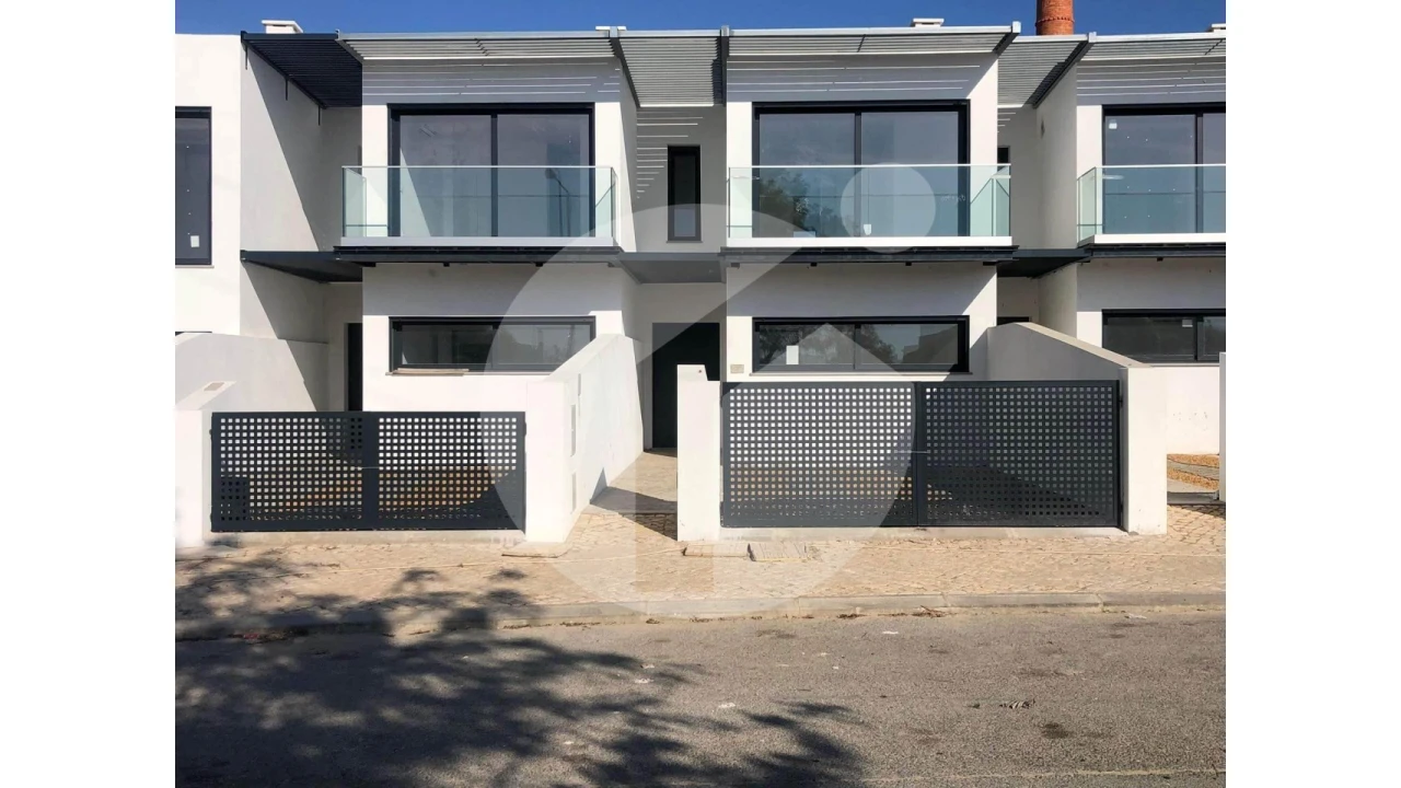Moradia T3 para Venda em Quelfes Foto 3