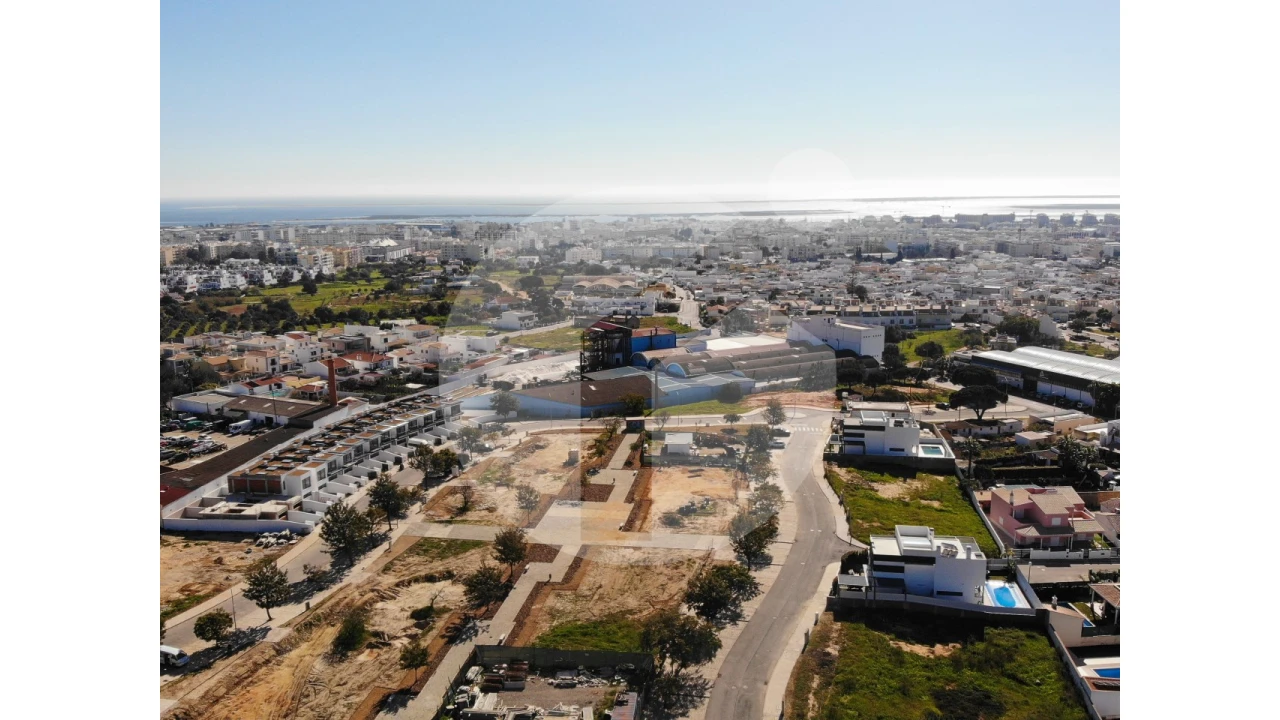 Moradia T3 para Venda em Quelfes Foto 10