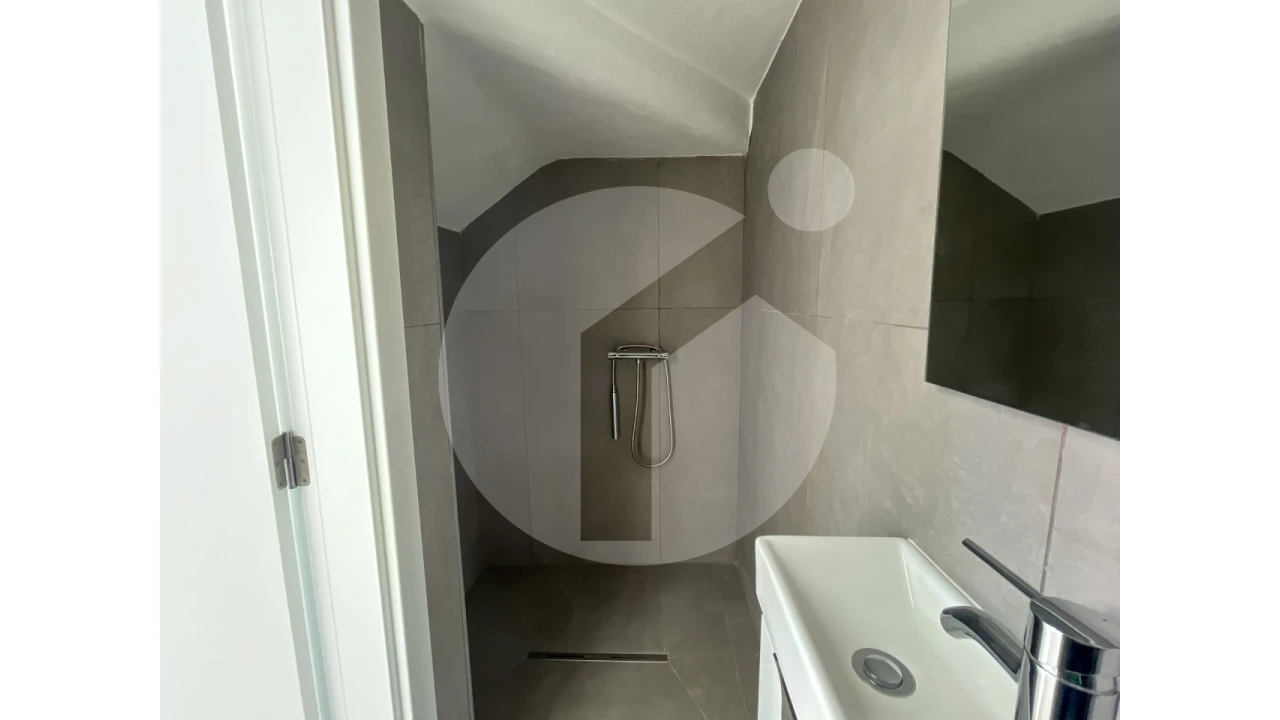 Moradia T3 para Venda em Quelfes Foto 18