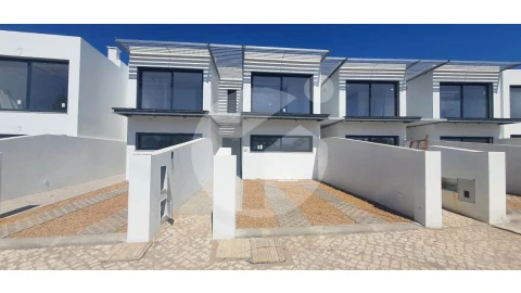 Moradia T3 para Venda em Quelfes