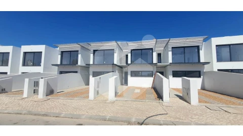 Moradia T3 para Venda em Quelfes