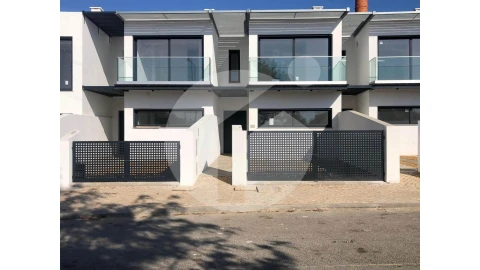 Moradia T3 para Venda em Quelfes