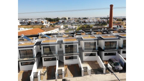 Moradia T3 para Venda em Quelfes
