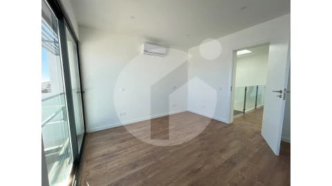 Moradia T3 para Venda em Quelfes