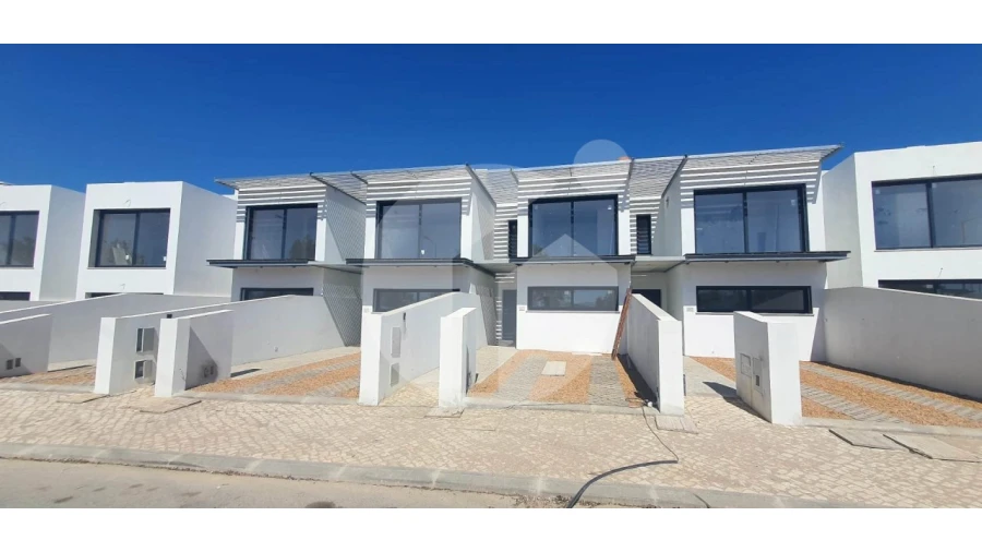 Moradia T3 para Venda em Quelfes Foto 2