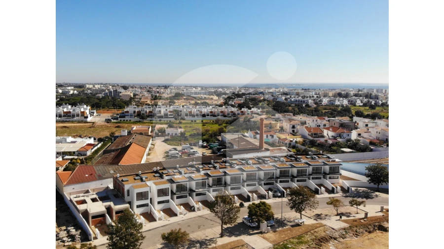 Moradia T3 para Venda em Quelfes Foto 8