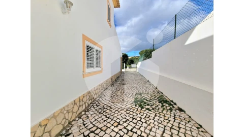 Moradia T4 para Venda em Moncarapacho e Fuseta